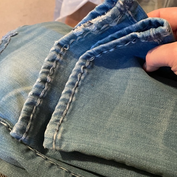 True Religion Mid Rise Becca Bootcut - Picture 9 of 10